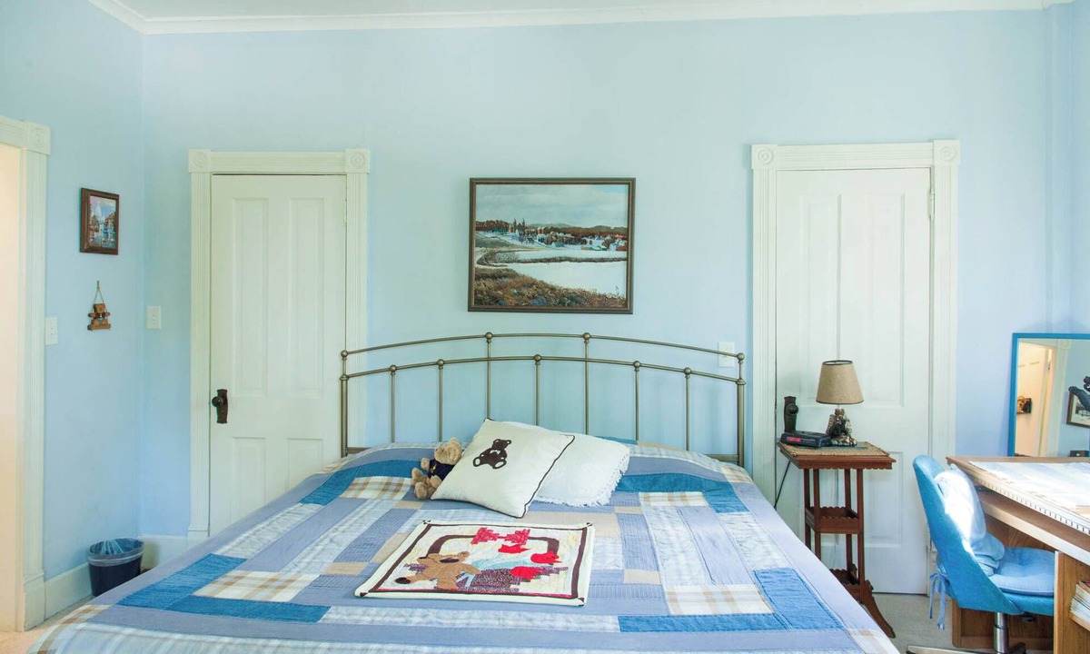 Burlington Bed & Breakfast | Bear's Den @ Squirrel's Nest B&B, LLC