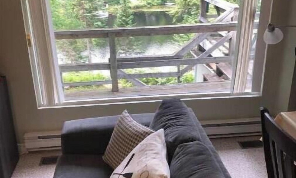 Hastings Highlands Cottage | Beautiful Algonquin Lakefront Cottage Experience