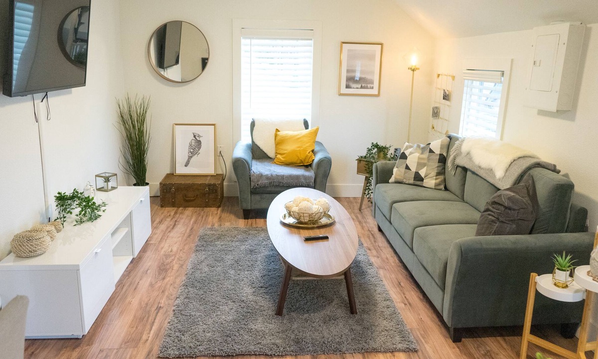 Hough House | Beautiful Downtown Vancouver "UP" style Duplex!