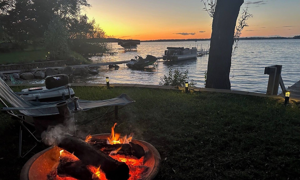 Melrose Cabin | Beautiful Year Round Historic Cabin on Big Birch Lake