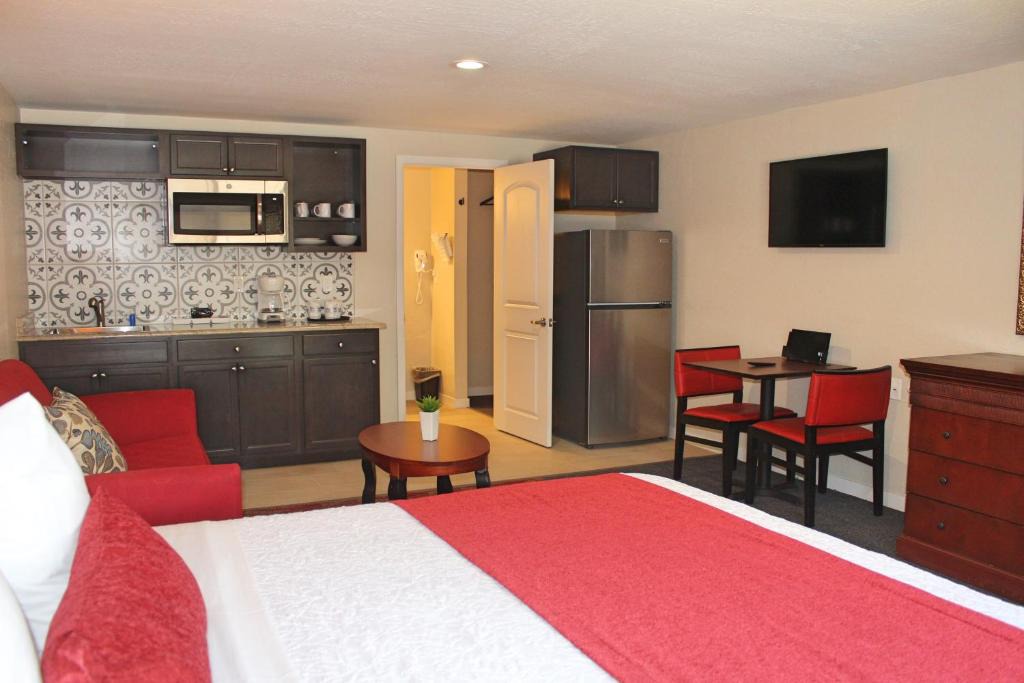 Alamosa Apartment | Bell Main Studios 104