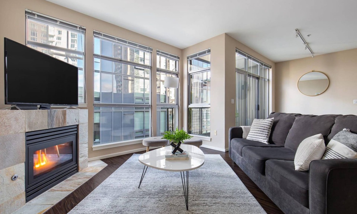 Northwest Bellevue Apartment | Bellevue Designer 1BD Plus Den 1BA Apartment