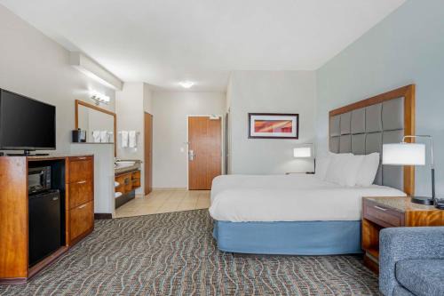 Omak Hotel | Best Western PLUS Peppertree Inn at Omak