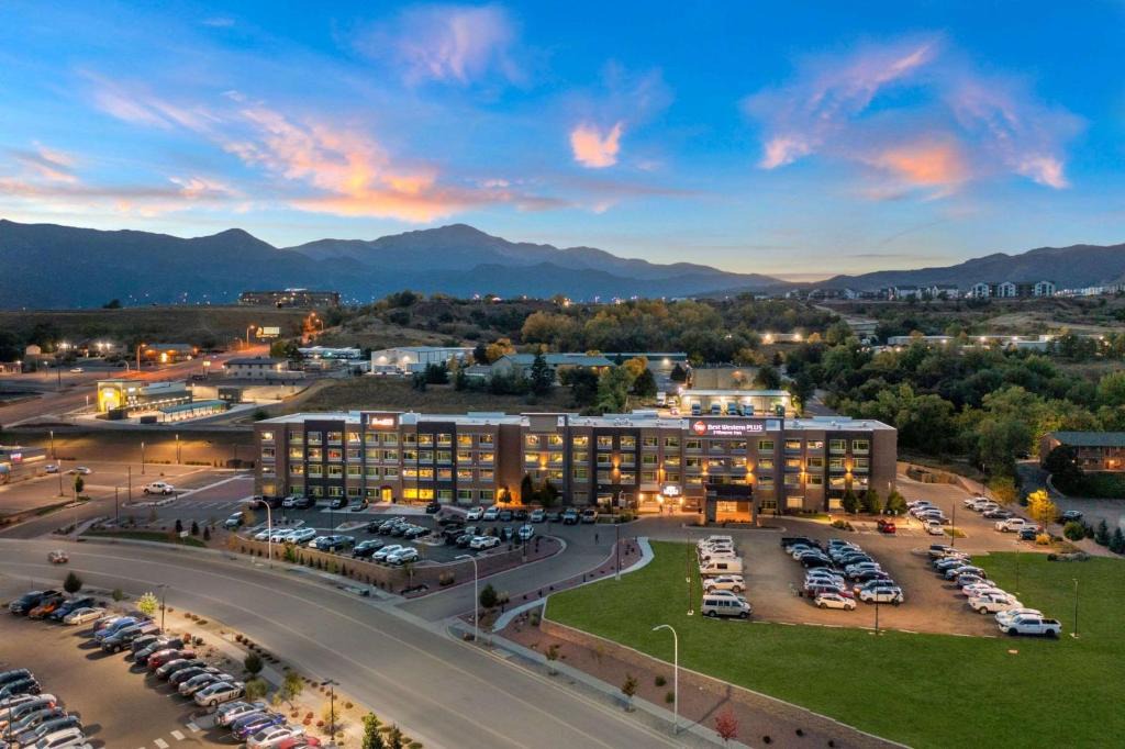 West Colorado Springs Hotel | Best Western Plus Fillmore Inn & Suites