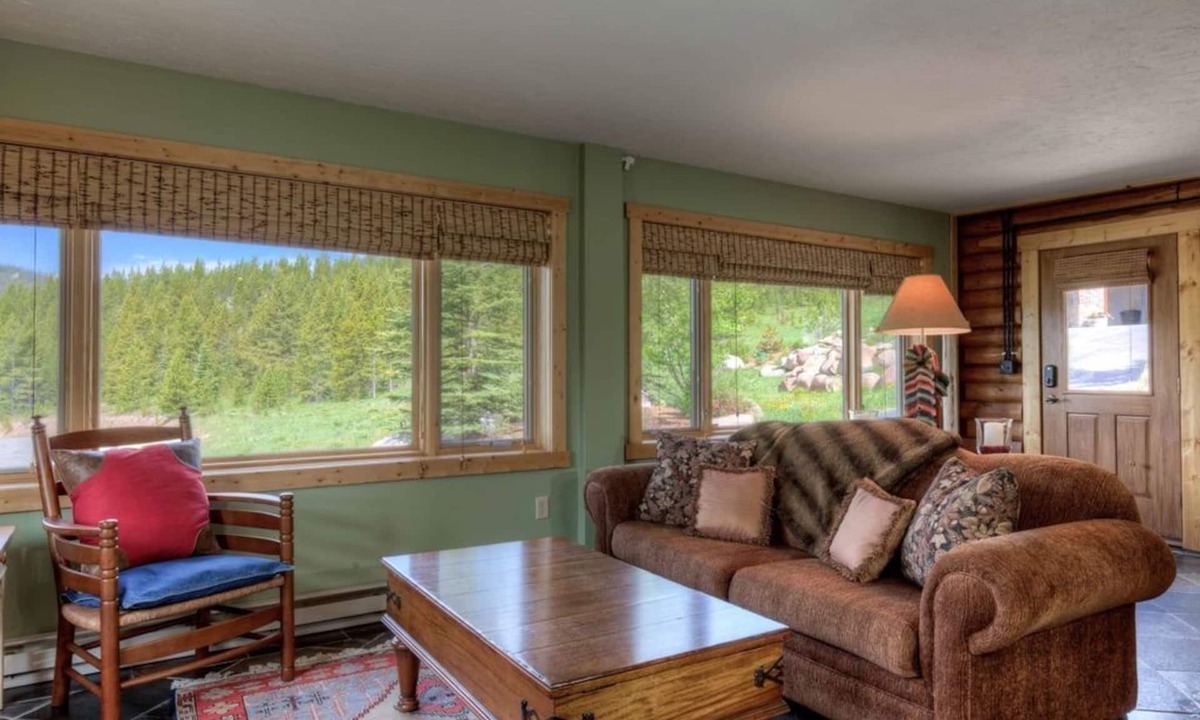 Big Sky House | Big Sky log cabin close to Big Sky Resort w/amazing views of Lone Peak - Washaki Cabin