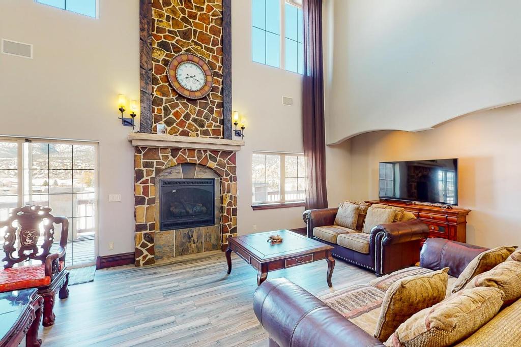 Gypsum House | Black Bear Lodge