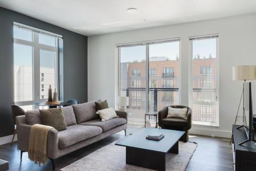 Squire Park Apartment | Blueground First Hill gym bbq game room SEA-744
