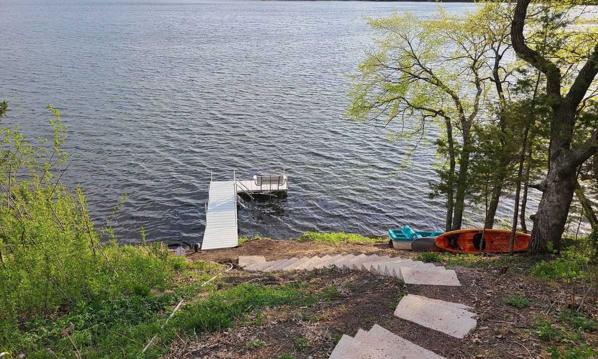 Richmond House | Breathtaking Views! Peaceful and Private!