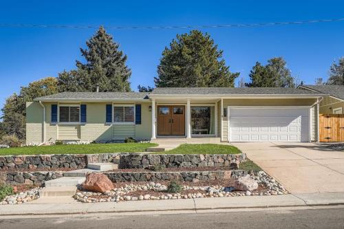 Castlewood House | Bright and Cozy Ranch Style House Centennial