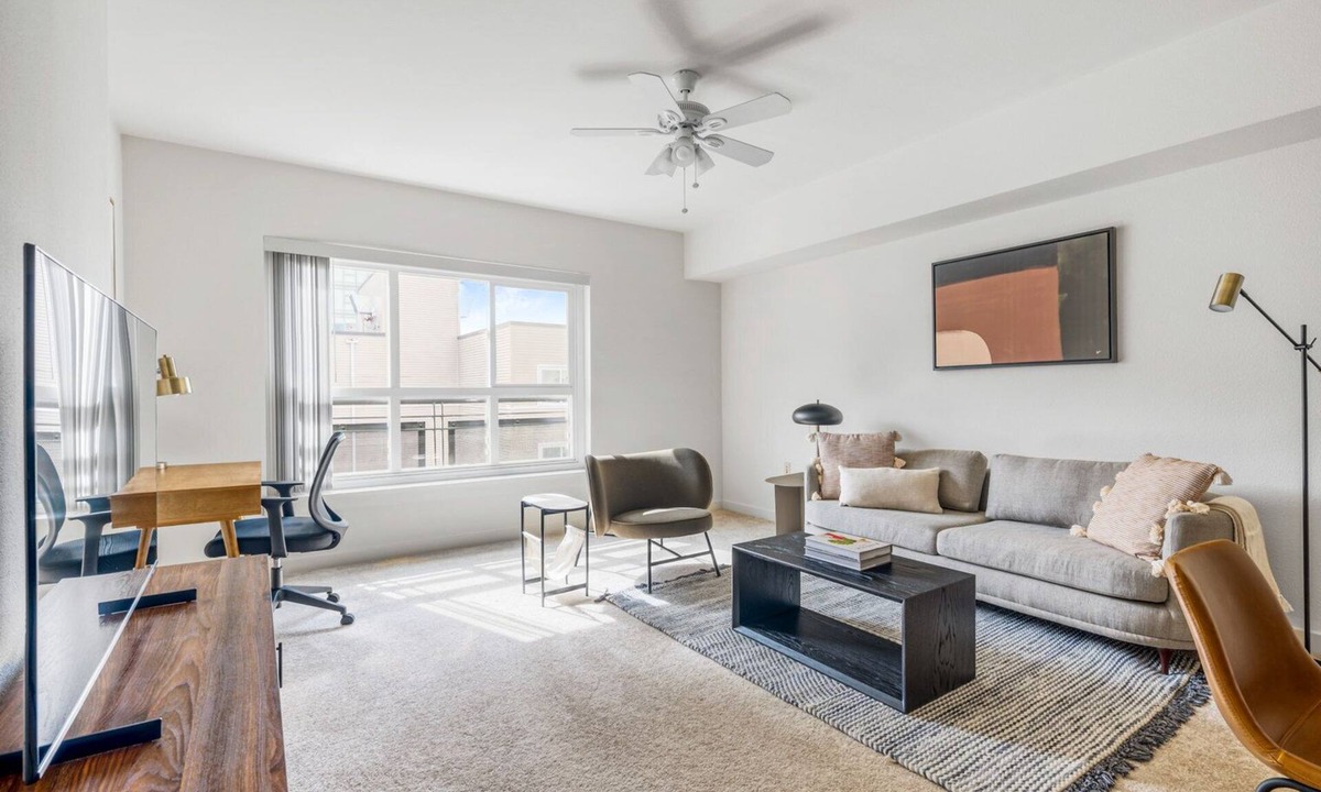 West Bellevue Apartment | Bright Downtown Bellevue 2BR w/W/D & Storage, near Shops, by Blueground