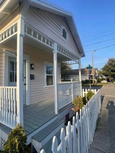 Wilmington House | Brooklyn Arts District Renovated 1920's Cottage