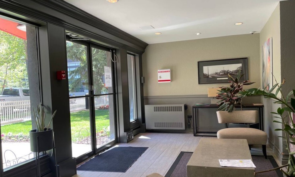 Connaught Apartment | Budget Friendly Accommodation in Downtown Calgary