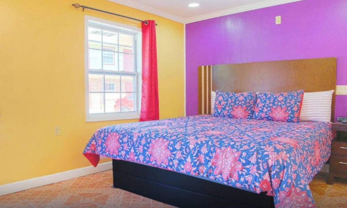 Lockport Hotel | Budget-friendly King Bed | Minutes from Houma and Restaurants | Free Parking