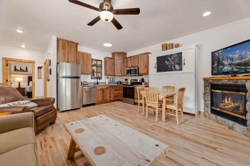 Fall River Estates Apartment | Bugle Pointe A05 by Estes Park Condos