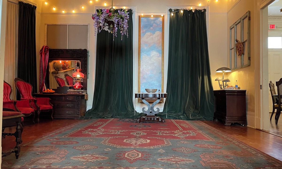 Bywater House | Bywater Wonderland, 2 blocks to the river, close to many good things!