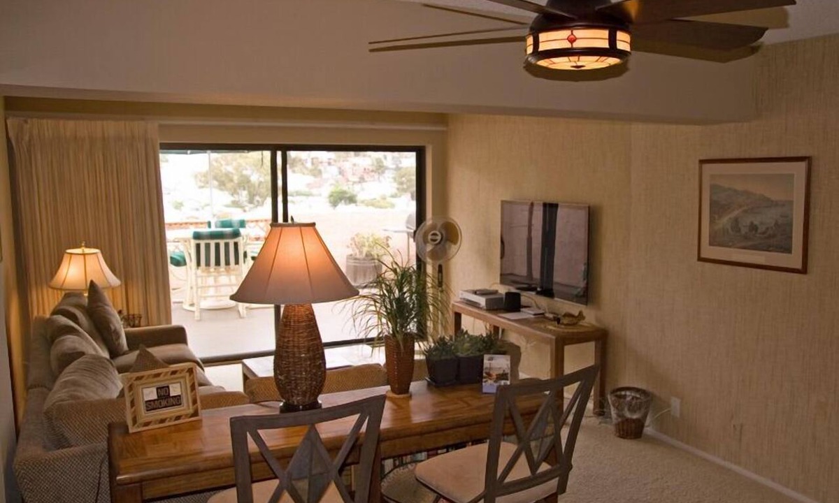 Avalon Condo | C59: Cozy Condo, Balcony W/Hillside & Ocean Views, 30 Mooring Available