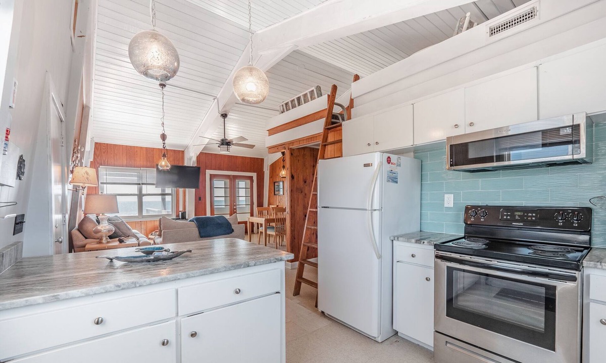 Topsail Beach House | Calypso | Oceanfront + Screened Porch!