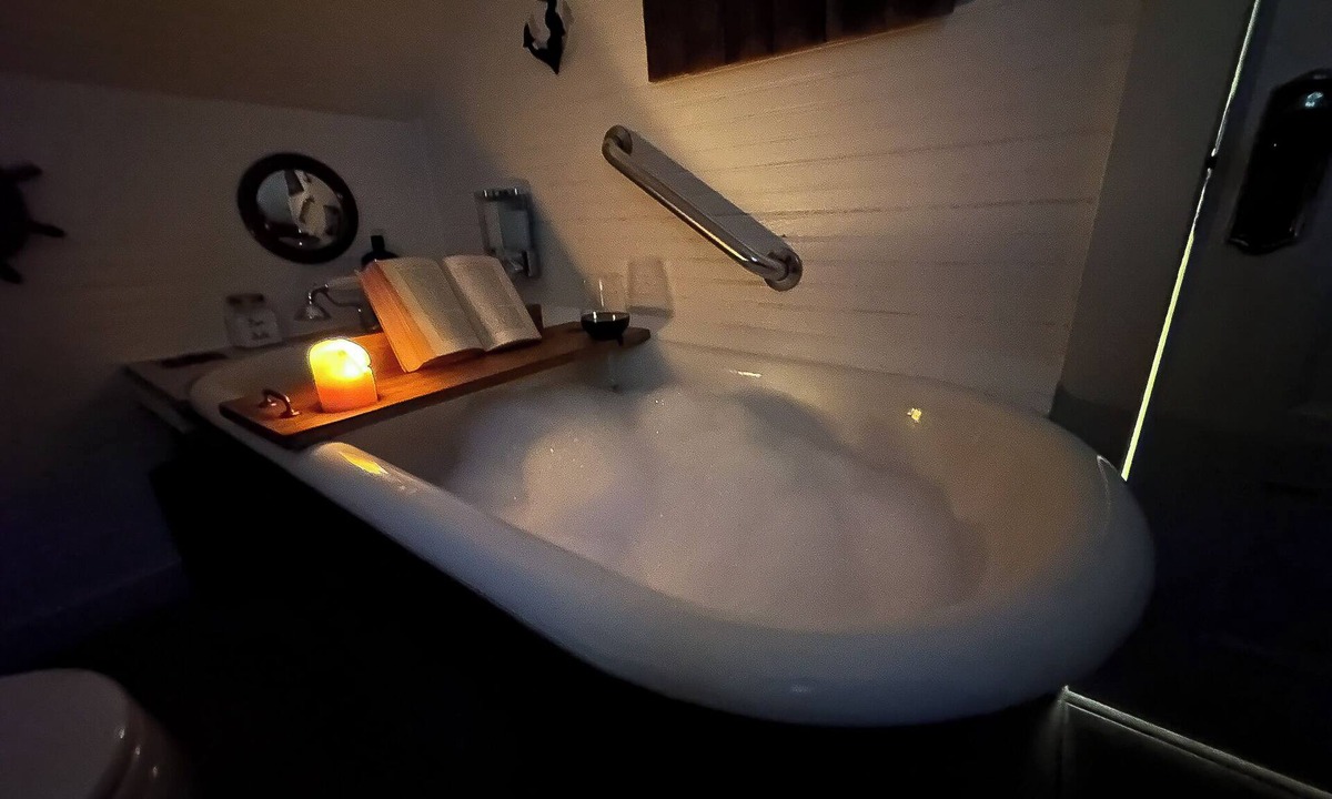 Seaview House | Captain's Cottage – A Unique Vintage stay & Nautical Retreat