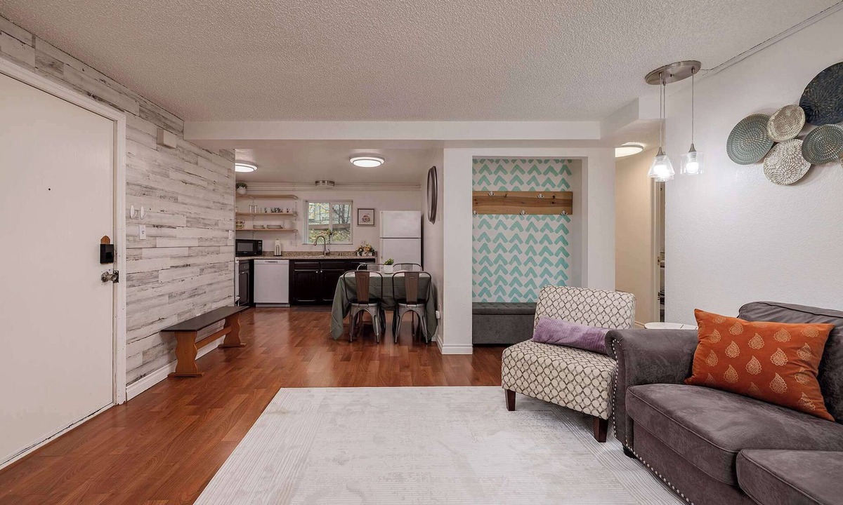 Taku - Campbell Apartment | Central 2BR Anchorage Adventure Hub