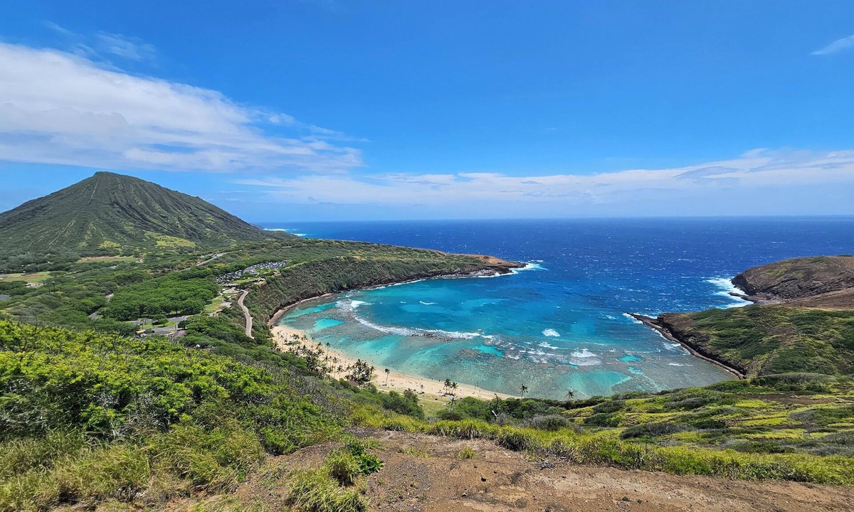 Mililani Mauka - Launani Valley House | Central tropical streamside retreat. NO CLEANING FEE.