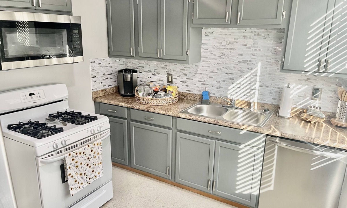 Broadmoor House | Centrally Located/Nice neighborhood/cozy home