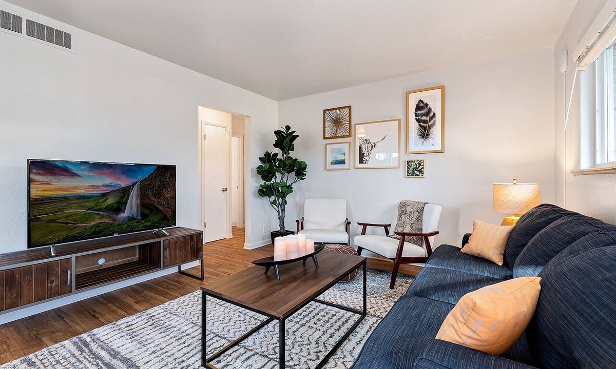 University Acres Condo | Centrally Located Townhome Near PVH - Dog Friendly