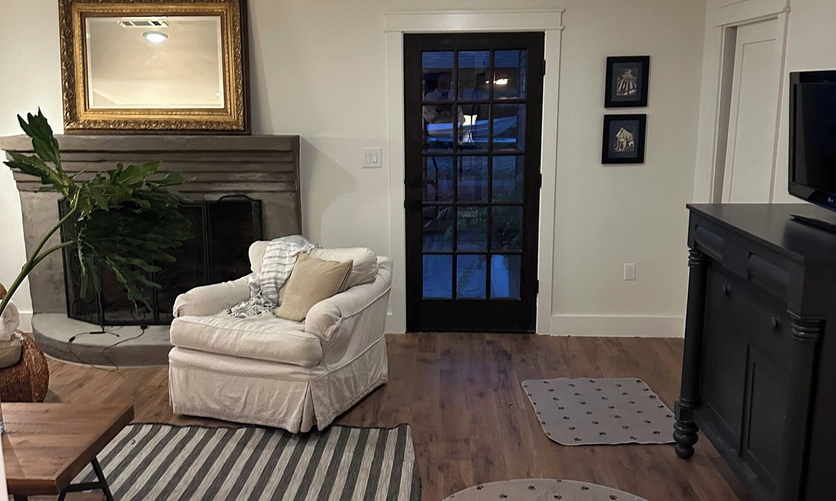 Mandeville House | Charming 3-bedroom house in delightful Mandeville with WiFi, AC, full kitchen!