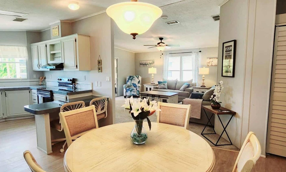 Braden River House | Charming 55+ community. Waterfront! Fantastic sunset views & private hot tub