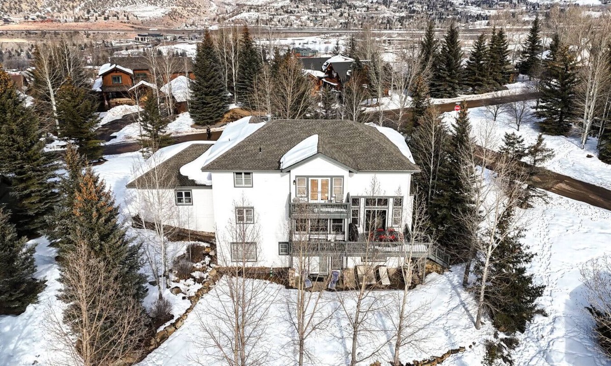 Edwards House | Charming 5BD Mountain Estate - Best for Families Air Conditioning
