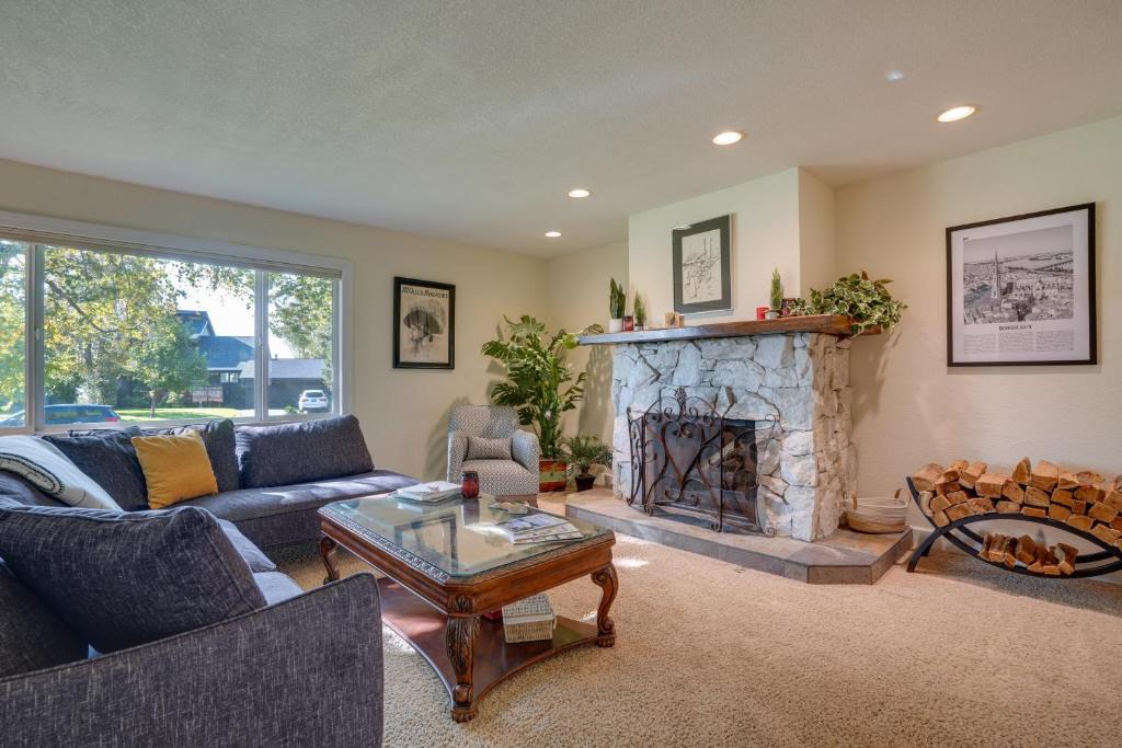 Old Seward - Oceanview House | Charming Anchorage Home with Private Hot Tub!