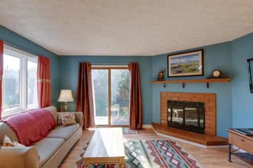 Turnagain House | Charming Anchorage Home w/Grill + Deck!