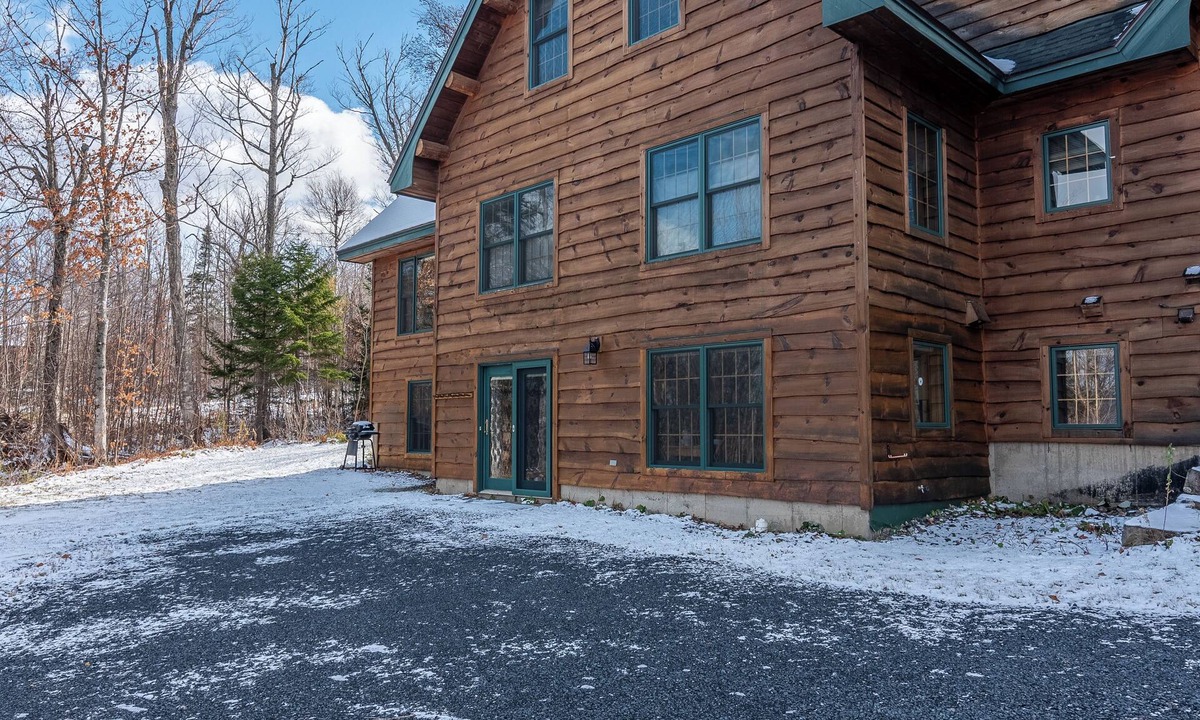 Carrabassett Valley Apartment | Charming apartment situated on West Mountain. Sleeps 4