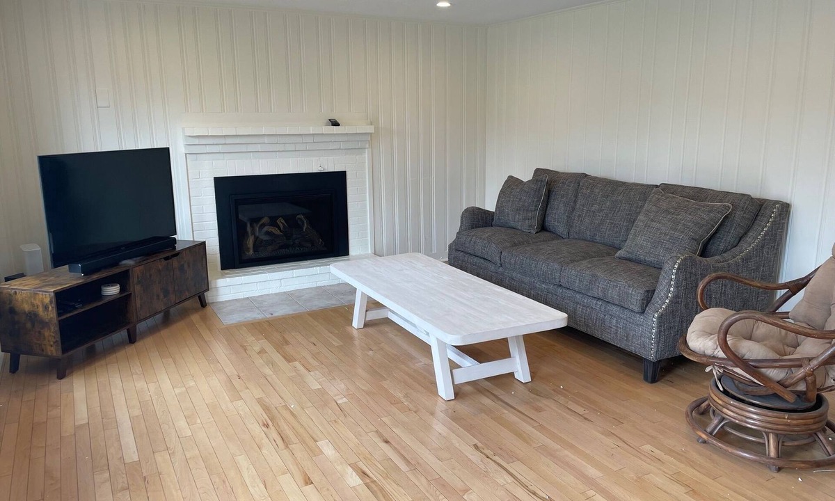 Hampton House | Charming beach cottage in highly desirable Plaice Cove district, Hampton