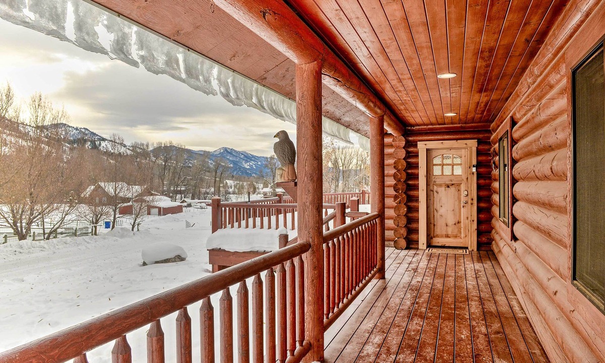 Bedford Cottage | Charming Bedford Cabin w/Private Hot Tub!