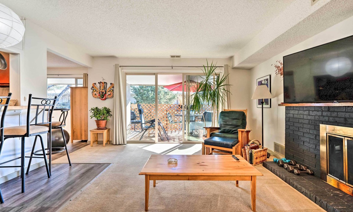 Park East Condo | Charming Boulder Condo < 4 Mi to Downtown!