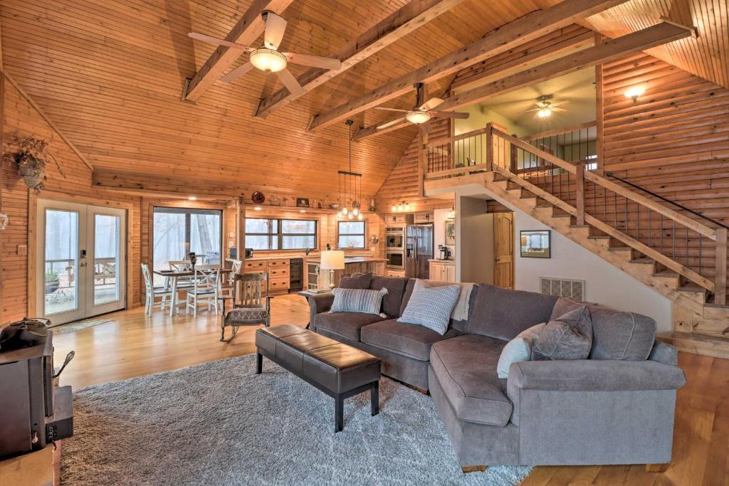 Mt. Sherman House | Charming Cabin w/Hot Tub, Fire Pit & Views!