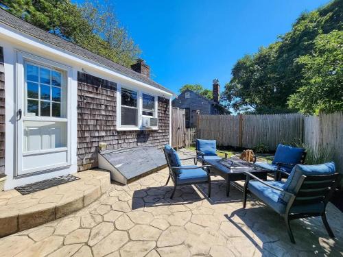 Dennis Port House | Charming Cape-Cod Cottage by Summer