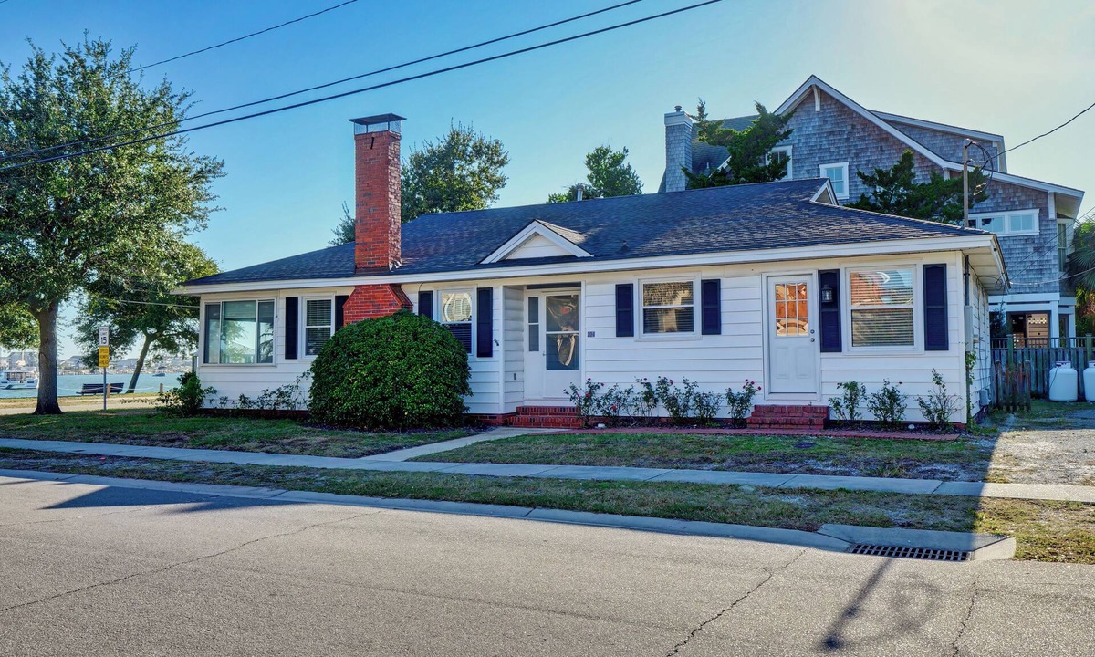 Wrightsville Beach House | Charming Coastal Retreat with Stunning Banks Channel Views – Pet Friendly!
