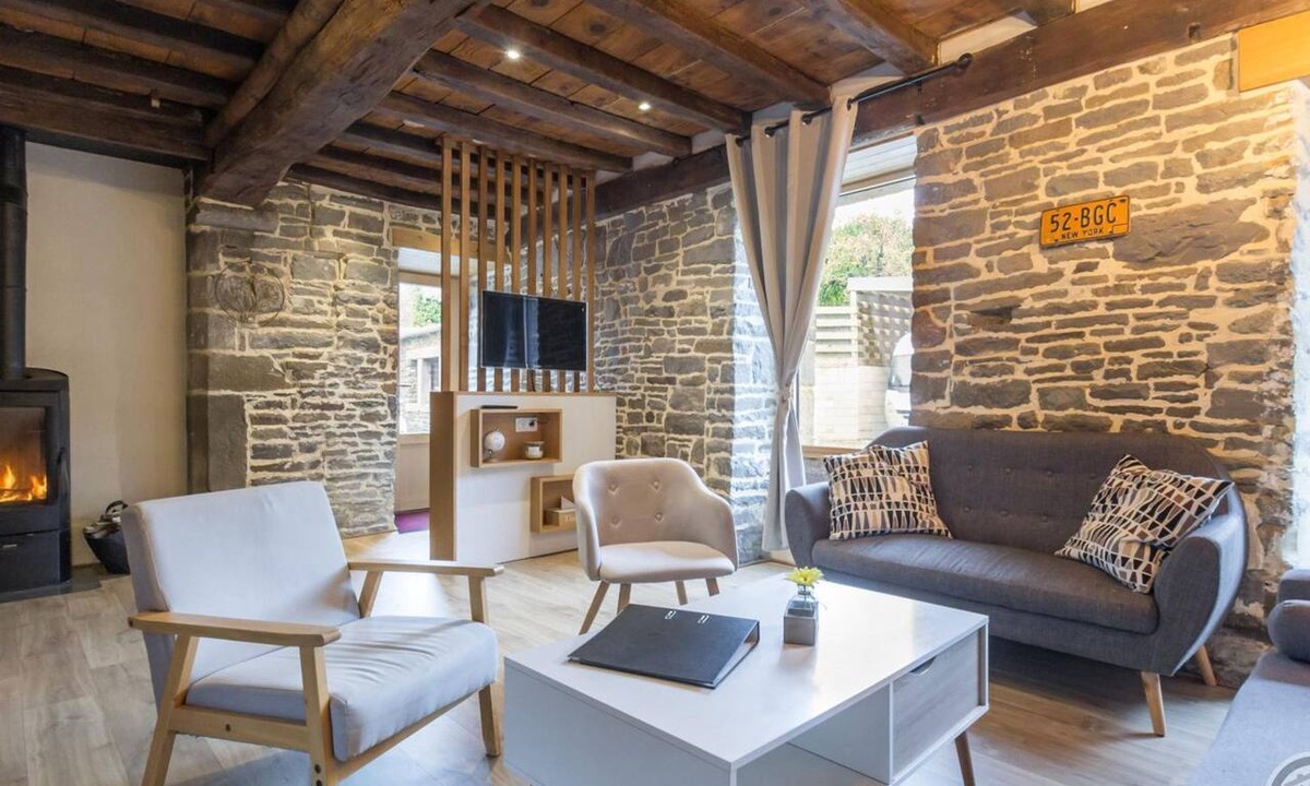 Le Mesnil-Rogues Cottage | Charming forest-side lodge with terrace and large garden