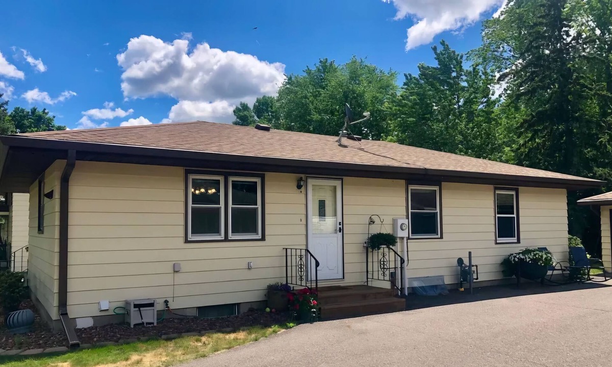 St. Cloud House | Charming house near hospital/ymca with wireless internet & firepit in St. Cloud.