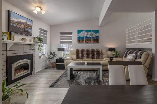 Sand Lake House | Charming Luxe Home Sleeps 4