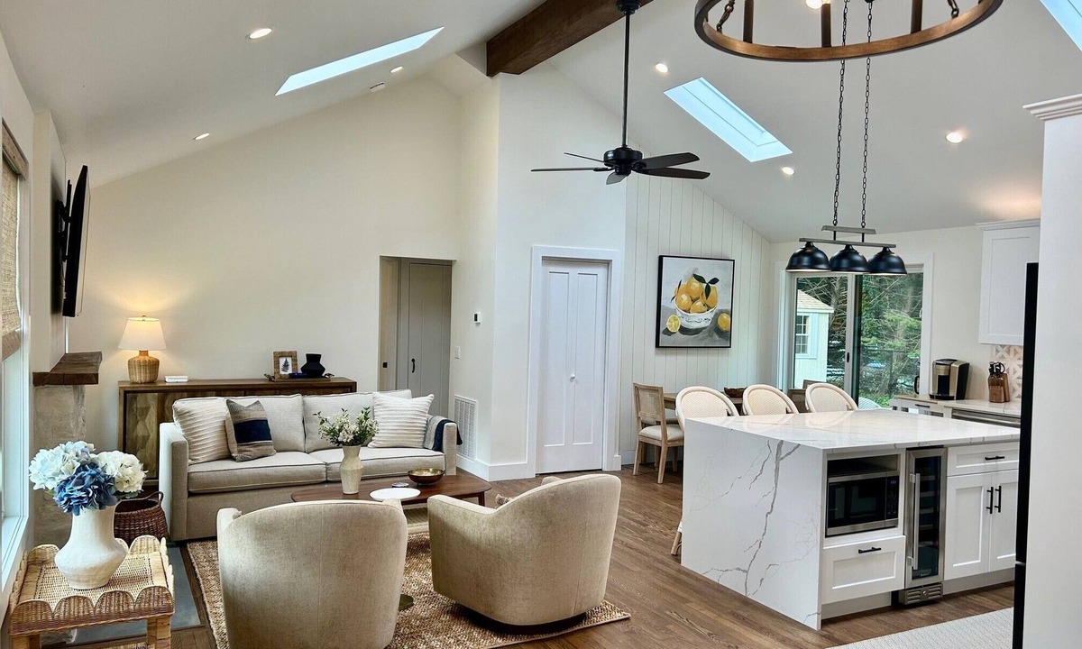 Hampton Bays Cottage | Charming Modern Cottage by the Bay and Beach - 3 bedroom/2 baths - Hampton Bays