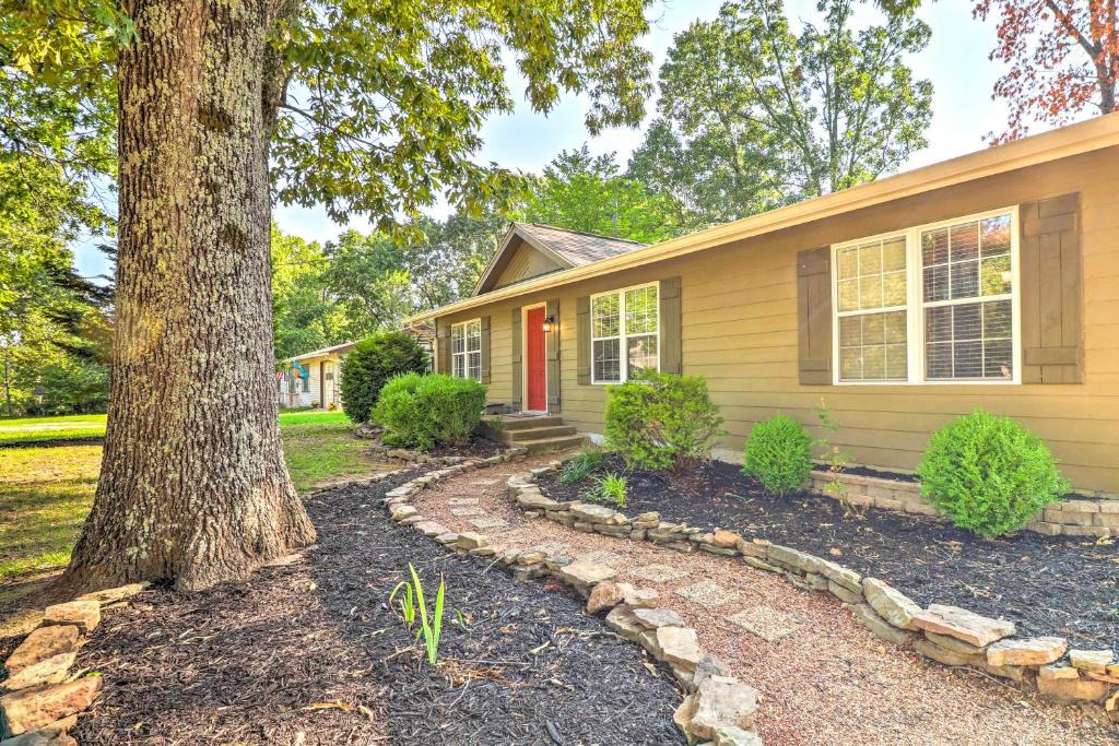 Dogwood Park House | Charming Retreat < 2 Mi to Cranfield Marina!
