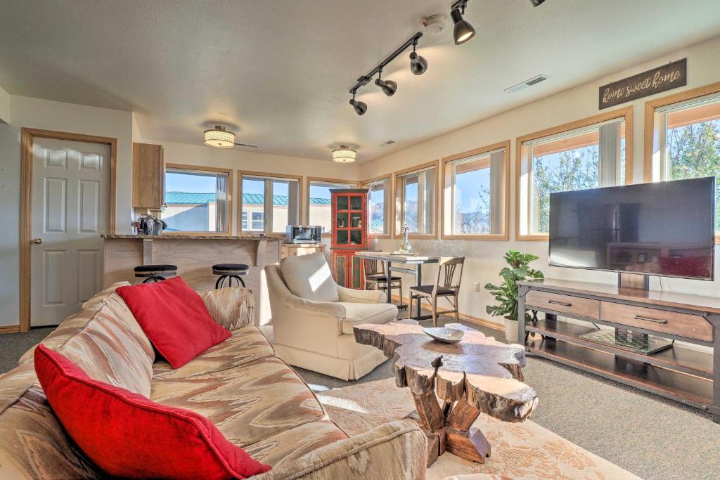 New Harmony Apartment | Charming Studio - 3 Miles From Kolob Canyons!
