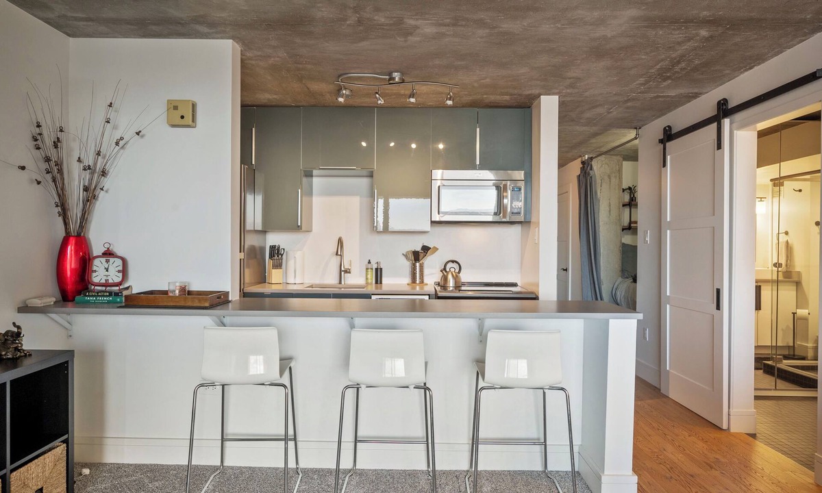 Downtown Denver Apartment | Charming studio in the heart of Denver with pool, fitness center, parking
