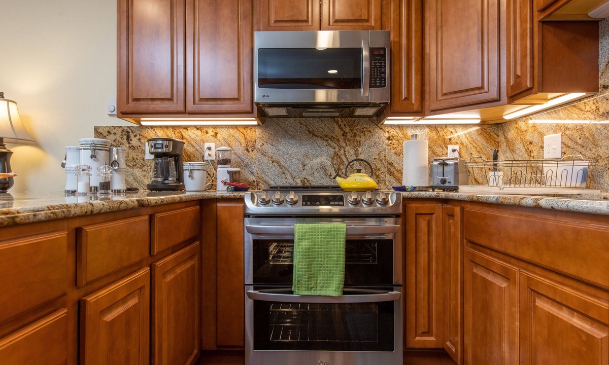Alyeska Apartment | Charming studio with cable TV, shared washer/dryer & mountain views