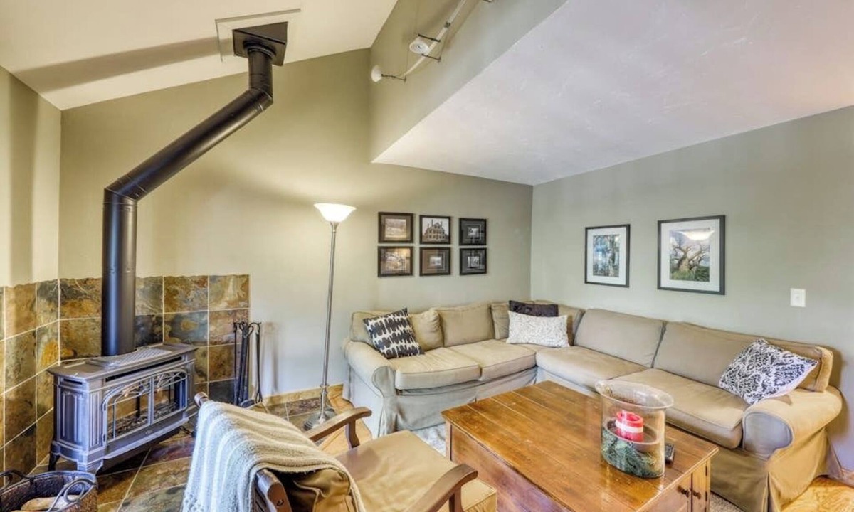 Baldy Mountain House | Charming townhouse with mountain views, balcony & private laundry