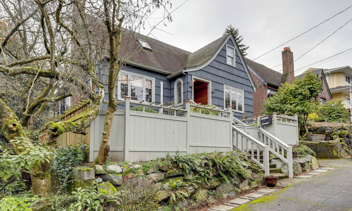 Greenwood Apartment | Charming Tudor-style Apt Near Green Lake!