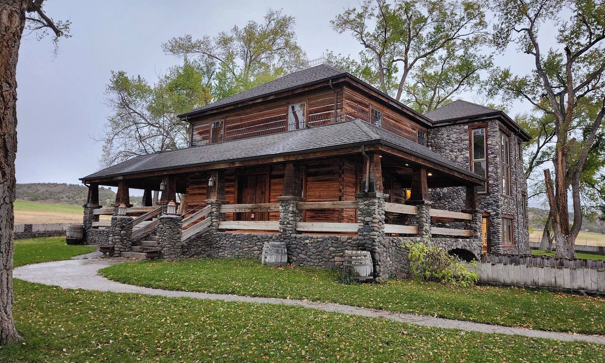 Mesa House | Charming unique 2-bdrm farmhouse in Mesa with WiFi, close to Powderhorn Ski Area