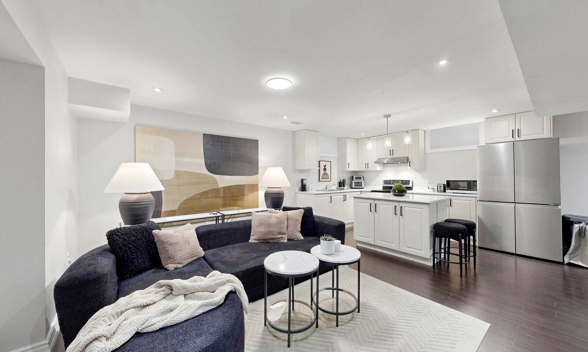 Pickering House | Chic 2BR Suite Stylish Stay w/Kitchen + Backyard
